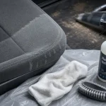 Produit nettoyage siege voiture : mousse, spray et détachant sur siège auto en tissu