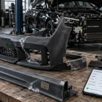 Kit carrosserie livré à peindre en atelier automobile