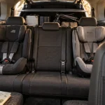 Voiture familiale 5 places, intérieur spacieux et coffre